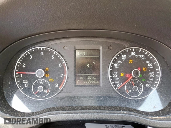 2014 Volkswagen Passat Wolfsburg Edition z VIN 1VWAT7A36EC030197, wystawiony jako Copart lot #59638335 z przebiegiem 236 622 mil mil oraz Szkoda całkowita • Salvage title. Historia ofert i sprzedaży dostępna na DreamBid. Obrazek 9.