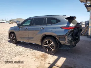 2022 Toyota Highlander XSE with VIN 5TDJZRBH2NS170804, listed as a Copart auction lot 61864415 with 39,705 mi miles and Salvage title. Bid and sale history available at DreamBid. Image 2.