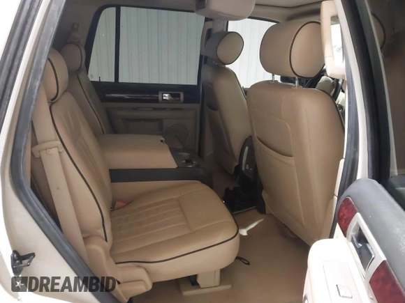 2006 Lincoln Navigator Luxury with VIN 5LMFU27536LJ20869, listed as a IAAI auction lot 41305859 with 166,845 mi miles. Bid and sale history available at carsss.com. Image 8.