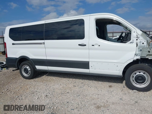 2022 Ford Transit Passenger XL with VIN 1FBAX2Y83NKA59579, listed as a IAAI auction lot 40688586 with 5,101 mi miles. Bid and sale history available at carsss.com. Image 14.