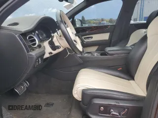 2018 Bentley Bentayga Signature z VIN SJAAC4ZV8JC019477, wystawiony jako Copart lot #80308144 z przebiegiem 59 575 mil mil oraz Szkody całkowita. Historia ofert i sprzedaży dostępna na DreamBid. Obrazek 7.