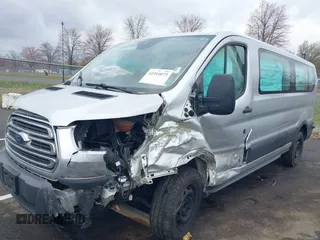 2018 Ford Transit Passenger XL z VIN 1FBZX2ZM2JKB02141, wystawiony jako IAAI lot #41914073 z przebiegiem 103 718 mil mil oraz . Historia ofert i sprzedaży dostępna na DreamBid. Obrazek 6.