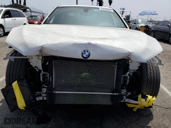 2013 BMW 7 Series 740i with VIN WBAYA6C5XDC995172, listed as a Copart auction lot 60288685 with 28,144 mi miles and Salvage title. Bid and sale history available at DreamBid. Image 5.