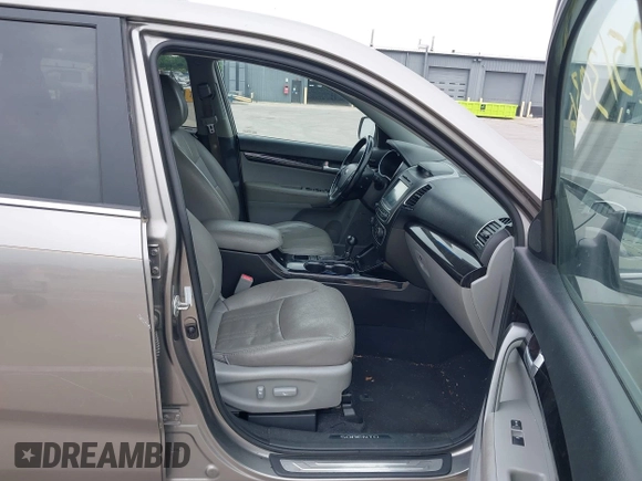 2014 Kia Sorento SX z VIN 5XYKW4A77EG434282, wystawiony jako IAAI lot #42513036 z przebiegiem 175 186 mil mil oraz . Historia ofert i sprzedaży dostępna na DreamBid. Obrazek 5.
