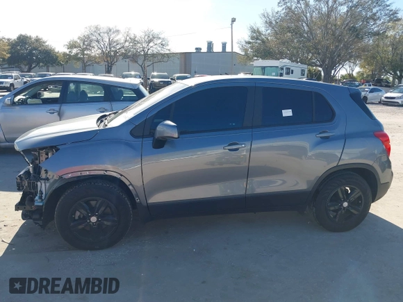2020 Chevrolet Trax LS z VIN 3GNCJKSB7LL144101, wystawiony jako IAAI lot #38708852 z przebiegiem 44 644 mil mil oraz . Historia ofert i sprzedaży dostępna na DreamBid. Obrazek 15.
