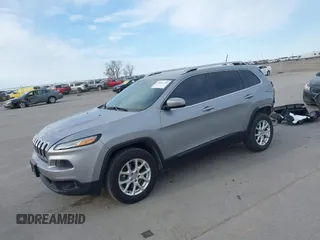 2014 Jeep Cherokee Latitude z VIN 1C4PJMCS8EW230213, wystawiony jako IAAI lot #42011183 z przebiegiem 133 299 mil mil oraz . Historia ofert i sprzedaży dostępna na DreamBid. Obrazek 2.