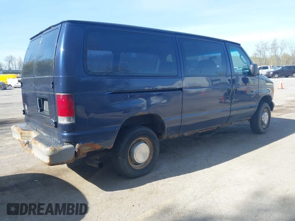 2005 Ford Econoline Passenger XL with VIN 1FBNE31L55HB00500, listed as a IAAI auction lot 42144394 with 257,262 mi miles. Bid and sale history available at carsss.com. Image 4.