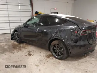 2025 Tesla Model Y Long Range z VIN 7SAYGDED3SF269554, wystawiony jako IAAI lot #41363465 z przebiegiem 883 mil mil oraz . Historia ofert i sprzedaży dostępna na DreamBid. Obrazek 3.