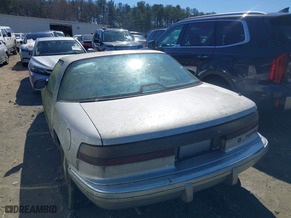1989 Buick Reatta with VIN 1G4EC11C7KB905060, listed as a IAAI auction lot 41766446 with 82,489 mi miles. Bid and sale history available at carsss.com. Image 3.