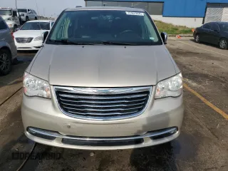 2015 Chrysler Town & Country Touring L with VIN 2C4RC1CG0FR513812, listed as a Copart auction lot 77467854 with 157,196 mi miles and Clean Title. Bid and sale history available at DreamBid. Image 5.