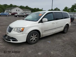 2011 Chrysler Town & Country Touring z VIN 2A4RR5DG6BR623773, wystawiony jako Copart lot #57427675 z przebiegiem Nie podano mil oraz Szkoda całkowita • Salvage title. Historia ofert i sprzedaży dostępna na DreamBid. Obrazek 1.