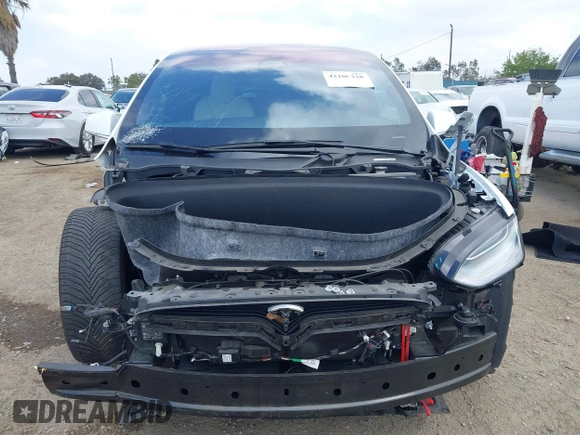 2020 Tesla Model X Long Range with VIN 5YJXCDE26LF238982, listed as a IAAI auction lot 42100220 with 44,804 mi miles. Bid and sale history available at carsss.com. Image 13.