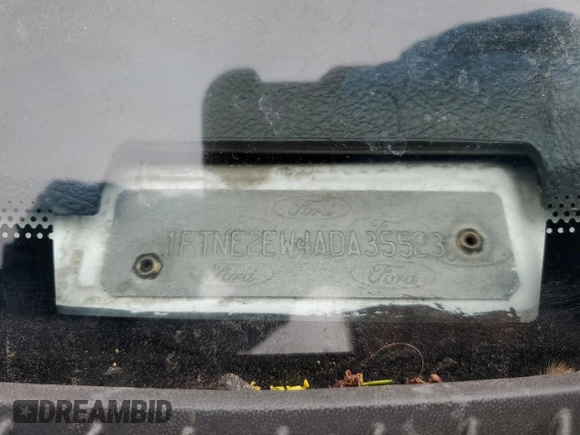2010 Ford Econoline Cargo Commercial z VIN 1FTNE2EW4ADA35523, wystawiony jako Copart lot #53662005 z przebiegiem Nie podano mil oraz Szkoda całkowita • Salvage title. Historia ofert i sprzedaży dostępna na DreamBid. Obrazek 13.