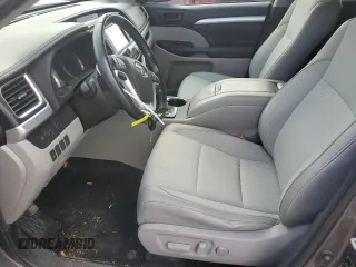 2019 Toyota Highlander LE with VIN 5TDBZRFH5KS930038, listed as a Copart auction lot 61880015 with 85,641 mi miles and Salvage title. Bid and sale history available at DreamBid. Image 7.