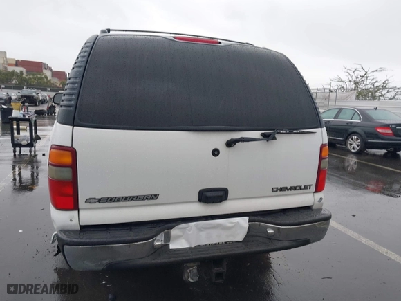 2000 Chevrolet Suburban LS with VIN 3GNEC16T3YG209560, listed as a IAAI auction lot 41551486 with 264,290 mi miles. Bid and sale history available at carsss.com. Image 16.