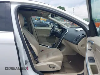 2015 Volvo XC60 T5 Drive-E Premier z VIN YV440MDB9F2622367, wystawiony jako IAAI lot #42356051 z przebiegiem 194 999 mil mil oraz . Historia ofert i sprzedaży dostępna na DreamBid. Obrazek 5.