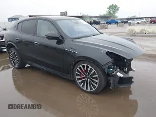 2023 Maserati Grecale Modena z VIN ZN682AVM6P7413121, wystawiony jako IAAI lot #42092049 z przebiegiem 8 132 mil mil oraz . Historia ofert i sprzedaży dostępna na DreamBid. Obrazek 1.
