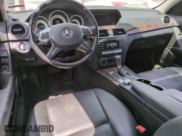 2013 Mercedes-Benz C 300 Sport z VIN WDDGF8AB2DA874626, wystawiony jako Copart lot #58544845 z przebiegiem Nie podano mil oraz Szkoda całkowita • Salvage title. Historia ofert i sprzedaży dostępna na DreamBid. Obrazek 8.