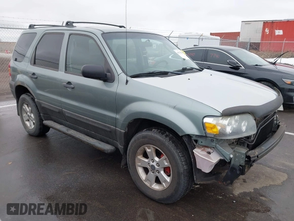2006 Ford Escape XLT with VIN 1FMYU03126KC55897, listed as a IAAI auction lot 41733243 with 136,989 mi miles. Bid and sale history available at carsss.com. Image 1.