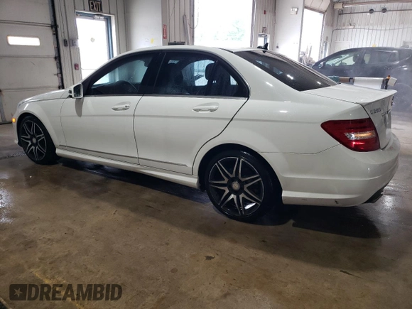 2013 Mercedes-Benz C 300 Sport z VIN WDDGF8AB9DR260965, wystawiony jako Copart lot #59352815 z przebiegiem 134 994 mil mil oraz Szkoda całkowita • Salvage title. Historia ofert i sprzedaży dostępna na DreamBid. Obrazek 2.