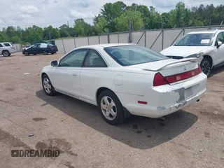 2000 Honda Accord EX z VIN 1HGCG2251YA001209, wystawiony jako IAAI lot #42099260 z przebiegiem 216 112 mil mil oraz . Historia ofert i sprzedaży dostępna na DreamBid. Obrazek 3.