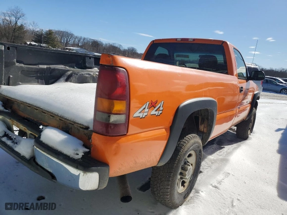 2002 GMC Sierra 2500HD Classic Work Truck with VIN 1GTHK24U62E134300, listed as a Copart auction lot 89073165 with 174,183 mi miles and Salvage Title. Bid and sale history available at carsss.com. Image 3.