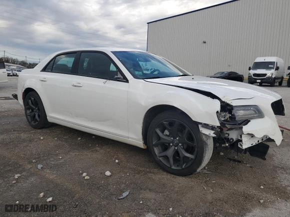 2021 Chrysler 300 with VIN 2C3CCABG4MH554314, listed as a Copart auction lot 76919274 with 62,482 mi miles and Salvage Title. Bid and sale history available at carsss.com. Image 4.