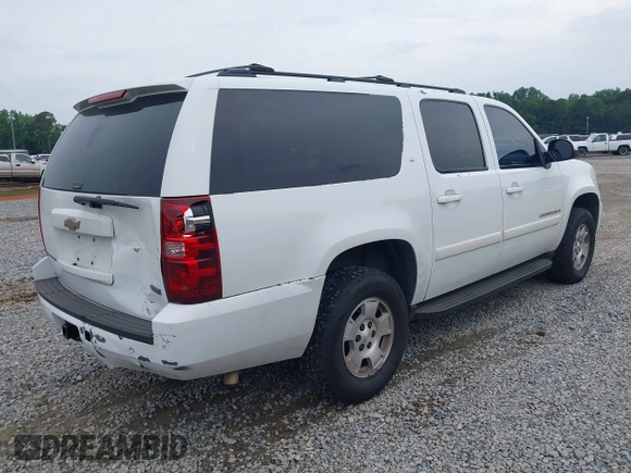 2008 Chevrolet Suburban LTZ z VIN 1GNFC16098J220975, wystawiony jako IAAI lot #42340341 z przebiegiem 301 534 mil mil oraz . Historia ofert i sprzedaży dostępna na DreamBid. Obrazek 4.