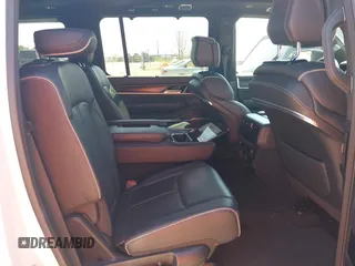 2024 Jeep Grand Wagoneer Series II с VIN 1C4SJSFP0RS131212, выставлен на аукционе IAAI как лот 42503269 с пробегом 42 518 миль миль и . История ставок и продаж доступна на DreamBid. Изображение 8.