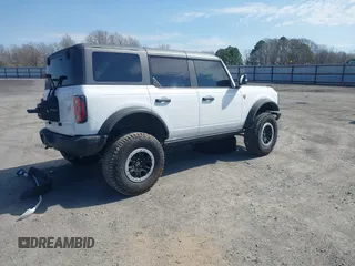 2024 Ford Bronco Badlands с VIN 1FMEE9BP3RLA42126, выставлен на аукционе IAAI как лот 41617420 с пробегом 7 662 миль миль и . История ставок и продаж доступна на DreamBid. Изображение 4.