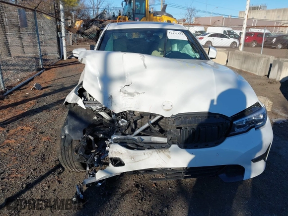 2020 BMW 3 Series 330i xDrive with VIN 3MW5R7J00L8B34288, listed as a IAAI auction lot 41421442 with 43,930 mi miles. Bid and sale history available at carsss.com. Image 6.