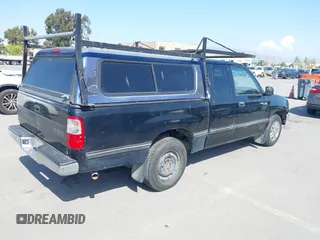 1997 Toyota T100 DX z VIN JT4TN12D3V0035384, wystawiony jako IAAI lot #42170129 z przebiegiem 263 742 mil mil oraz . Historia ofert i sprzedaży dostępna na DreamBid. Obrazek 4.