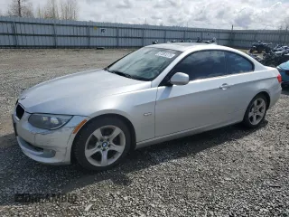 2011 BMW 3 Series 328i xDrive z VIN WBAKF3C52BE442779, wystawiony jako Copart lot #51351275 z przebiegiem 179 271 mil mil oraz Tytuł czysty. Historia ofert i sprzedaży dostępna na DreamBid. Obrazek 1.