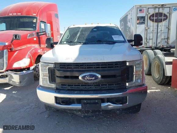 2019 Ford Super Duty F-250 SRW XL with VIN 1FT7W2B65KED26568, listed as a IAAI auction lot 41839913 with 159,443 mi miles. Bid and sale history available at carsss.com. Image 12.