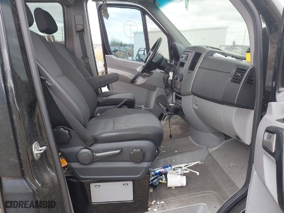 2013 Mercedes-Benz Sprinter Passenger Vans with VIN WDZPE8CC9D5766631, listed as a IAAI auction lot 40536473 with 282,935 mi miles. Bid and sale history available at carsss.com. Image 5.