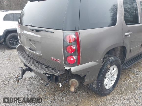 2011 GMC Yukon SLE with VIN 1GKS2AE0XBR249314, listed as a IAAI auction lot 41451903 with 249,673 mi miles. Bid and sale history available at carsss.com. Image 6.