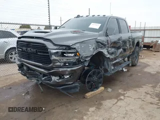 2024 Ram 2500 Laramie z VIN 3C6UR5FL1RG142556, wystawiony jako IAAI lot #41428812 z przebiegiem 42 004 mil mil oraz . Historia ofert i sprzedaży dostępna na DreamBid. Obrazek 6.