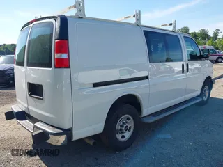 2019 GMC Savana Cargo z VIN 1GTW7AFG8K1304433, wystawiony jako IAAI lot #42219322 z przebiegiem 172 315 mil mil oraz . Historia ofert i sprzedaży dostępna na DreamBid. Obrazek 4.
