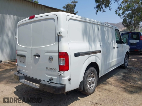 2021 Nissan NV Cargo SV z VIN 1N6BF0KYXMN805682, wystawiony jako IAAI lot #42152216 z przebiegiem 82 671 mil mil oraz . Historia ofert i sprzedaży dostępna na DreamBid. Obrazek 4.