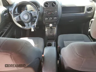 2011 Jeep Patriot Latitude z VIN 1J4NF1GB2BD229920, wystawiony jako Copart lot #57548445 z przebiegiem 188 712 mil mil oraz Szkoda całkowita • Salvage title. Historia ofert i sprzedaży dostępna na DreamBid. Obrazek 8.