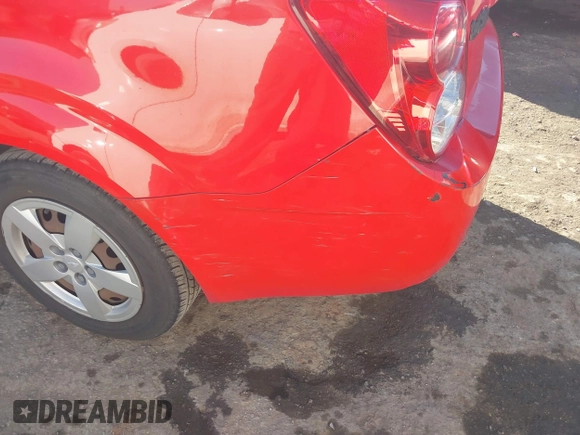 2016 Chevrolet Sonic LS z VIN 1G1JA5SH7G4163256, wystawiony jako IAAI lot #41349948 z przebiegiem 127 279 mil mil oraz . Historia ofert i sprzedaży dostępna na DreamBid. Obrazek 6.