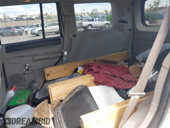 2007 Jeep Commander Limited with VIN 1J8HG58P77C635747, listed as a IAAI auction lot 42474477 with 173,950 mi miles and . Bid and sale history available at DreamBid. Image 8.