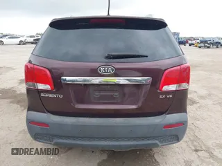 2011 Kia Sorento EX z VIN 5XYKU4A24BG052376, wystawiony jako IAAI lot #42113365 z przebiegiem 171 432 mil mil oraz . Historia ofert i sprzedaży dostępna na DreamBid. Obrazek 17.