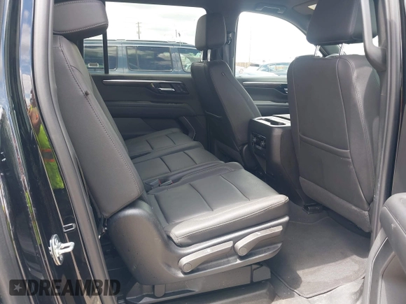 2025 Chevrolet Suburban Z71 z VIN 1GNS6DRD3SR228259, wystawiony jako IAAI lot #42381761 z przebiegiem 3 891 mil mil oraz . Historia ofert i sprzedaży dostępna na DreamBid. Obrazek 8.