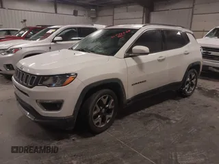2019 Jeep Compass Limited with VIN 3C4NJCCB1KT662905, listed as a IAAI auction lot 41572268 with 105,377 mi miles. Bid and sale history available at carsss.com. Image 17.