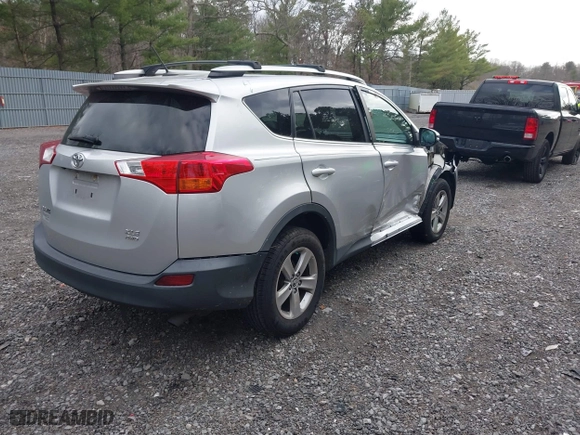 2015 Toyota RAV4 XLE with VIN 2T3RFREV9FW332635, listed as a IAAI auction lot 41899021 with 171,144 mi miles. Bid and sale history available at carsss.com. Image 4.