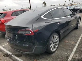 2020 Tesla Model 3 Standard Range Plus z VIN 5YJ3E1EA7LF614006, wystawiony jako Copart lot #53491465 z przebiegiem 51 170 mil mil oraz Czysty tytuł • Clean title. Historia ofert i sprzedaży dostępna na DreamBid. Obrazek 3.