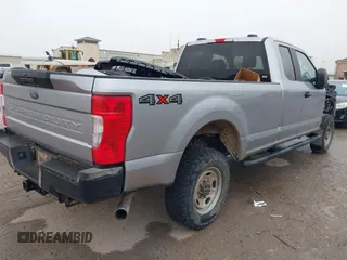 2021 Ford Super Duty F-250 SRW XL with VIN 1FT7X2B63MED59598, listed as a IAAI auction lot 40995097 with 61,047 mi miles. Bid and sale history available at carsss.com. Image 4.