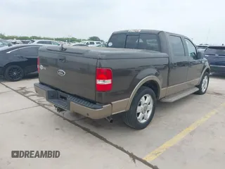 2005 Ford F-150 XLT z VIN 1FTPW12515KE76541, wystawiony jako IAAI lot #42144856 z przebiegiem 239 039 mil mil oraz . Historia ofert i sprzedaży dostępna na DreamBid. Obrazek 4.