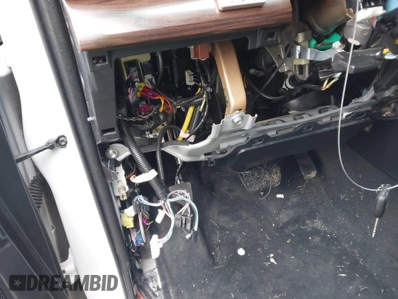 2019 Toyota Tundra SR5 z VIN 5TFHY5F17KX797348, wystawiony jako IAAI lot #41905558 z przebiegiem Nie podano mil oraz . Historia ofert i sprzedaży dostępna na DreamBid. Obrazek 14.